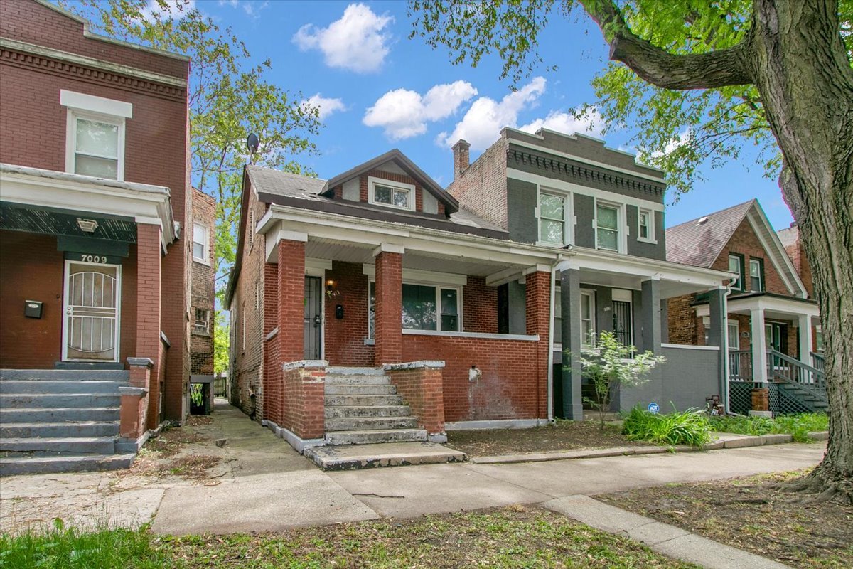 7011 S Calumet Avenue, Chicago, IL 60637
