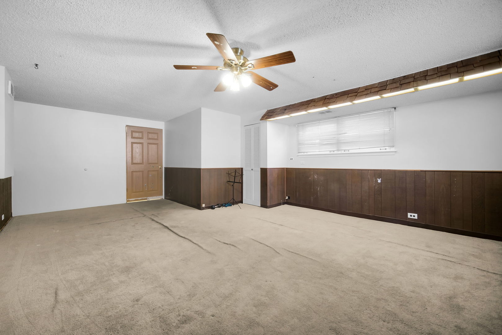 1020 Hahn Place, West Chicago, IL 60185