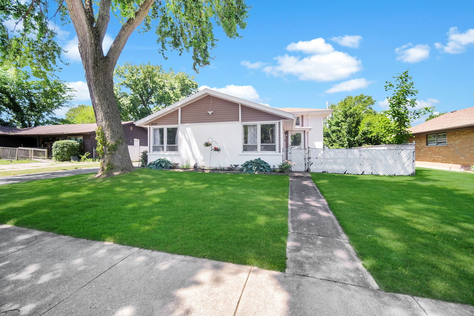 1020 Hahn Place, West Chicago, IL 60185