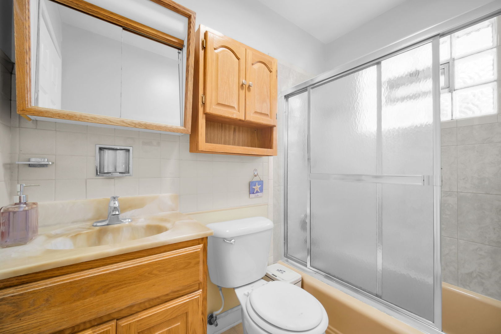 1020 Hahn Place, West Chicago, IL 60185