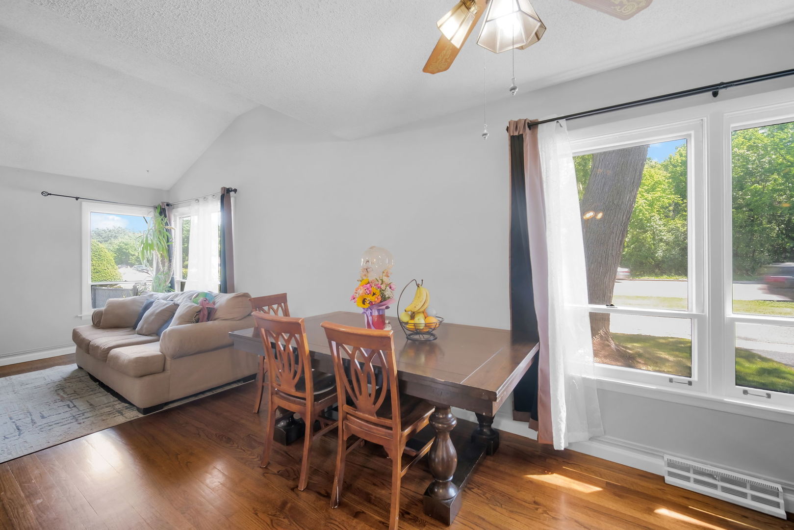 1020 Hahn Place, West Chicago, IL 60185