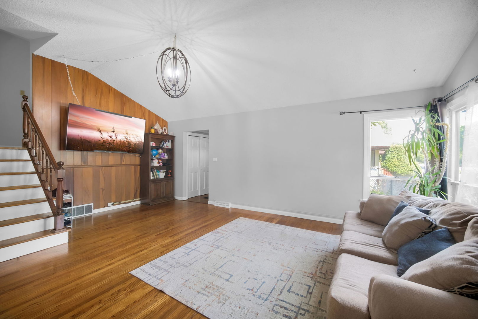 1020 Hahn Place, West Chicago, IL 60185