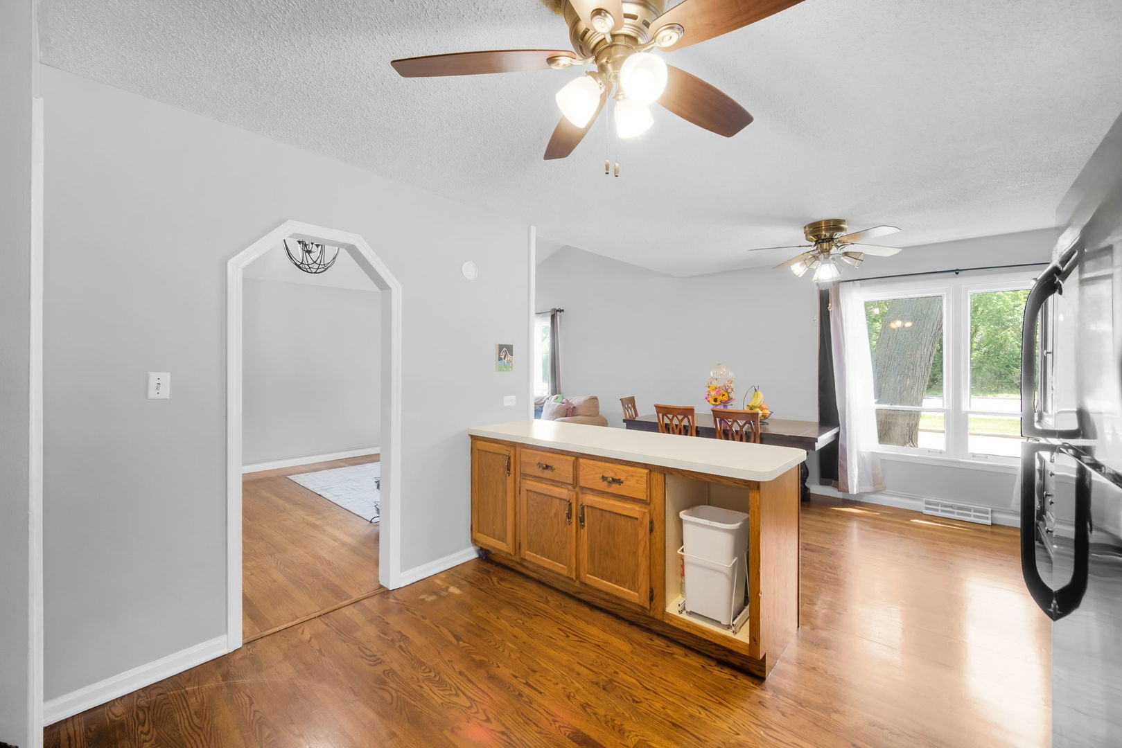 1020 Hahn Place, West Chicago, IL 60185