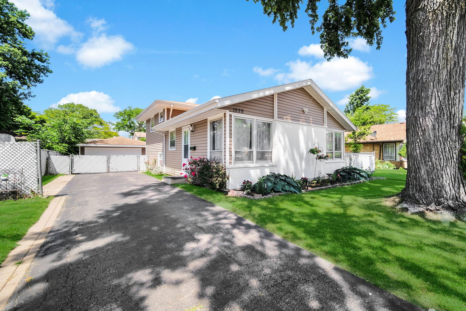 1020 Hahn Place, West Chicago, IL 60185