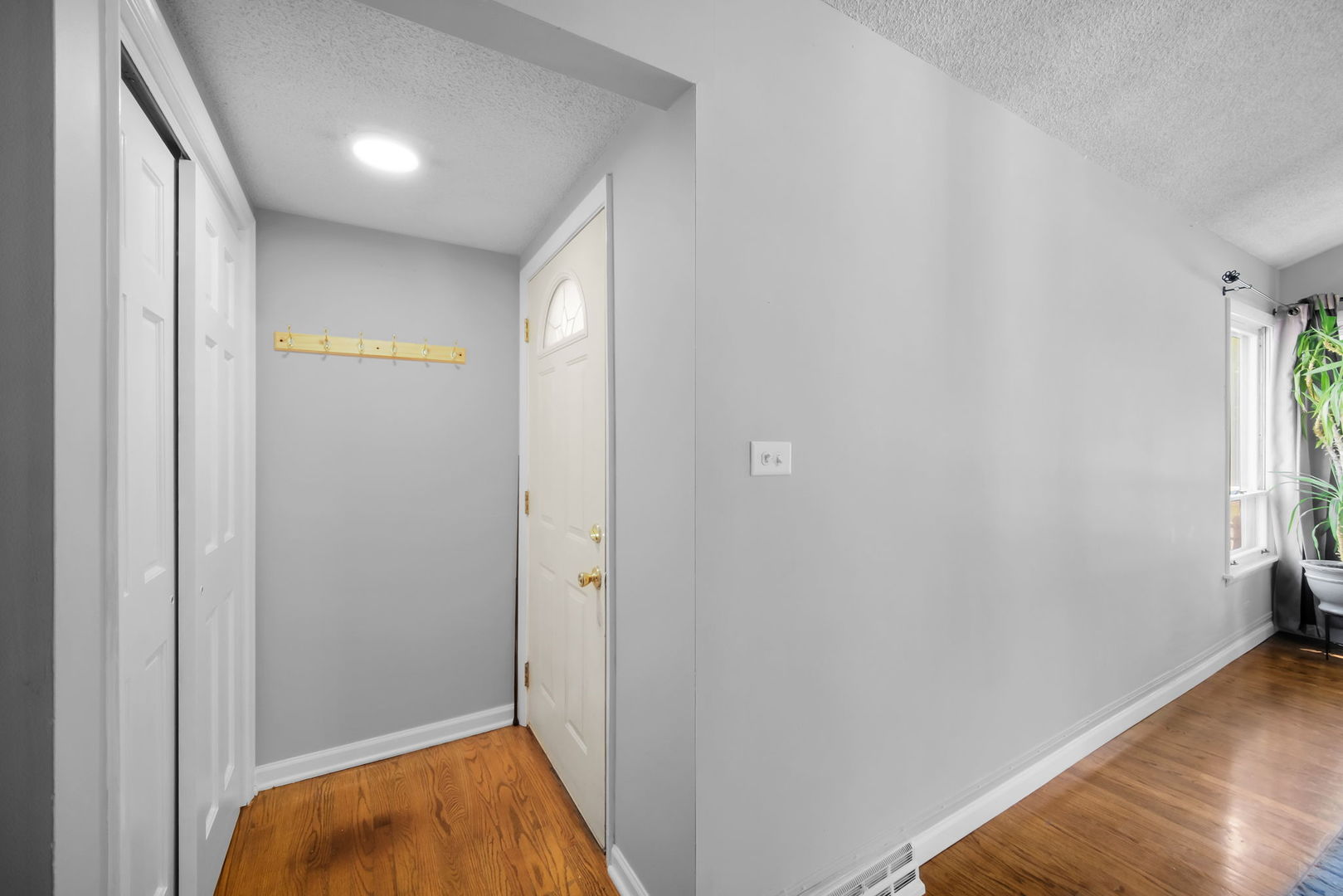1020 Hahn Place, West Chicago, IL 60185