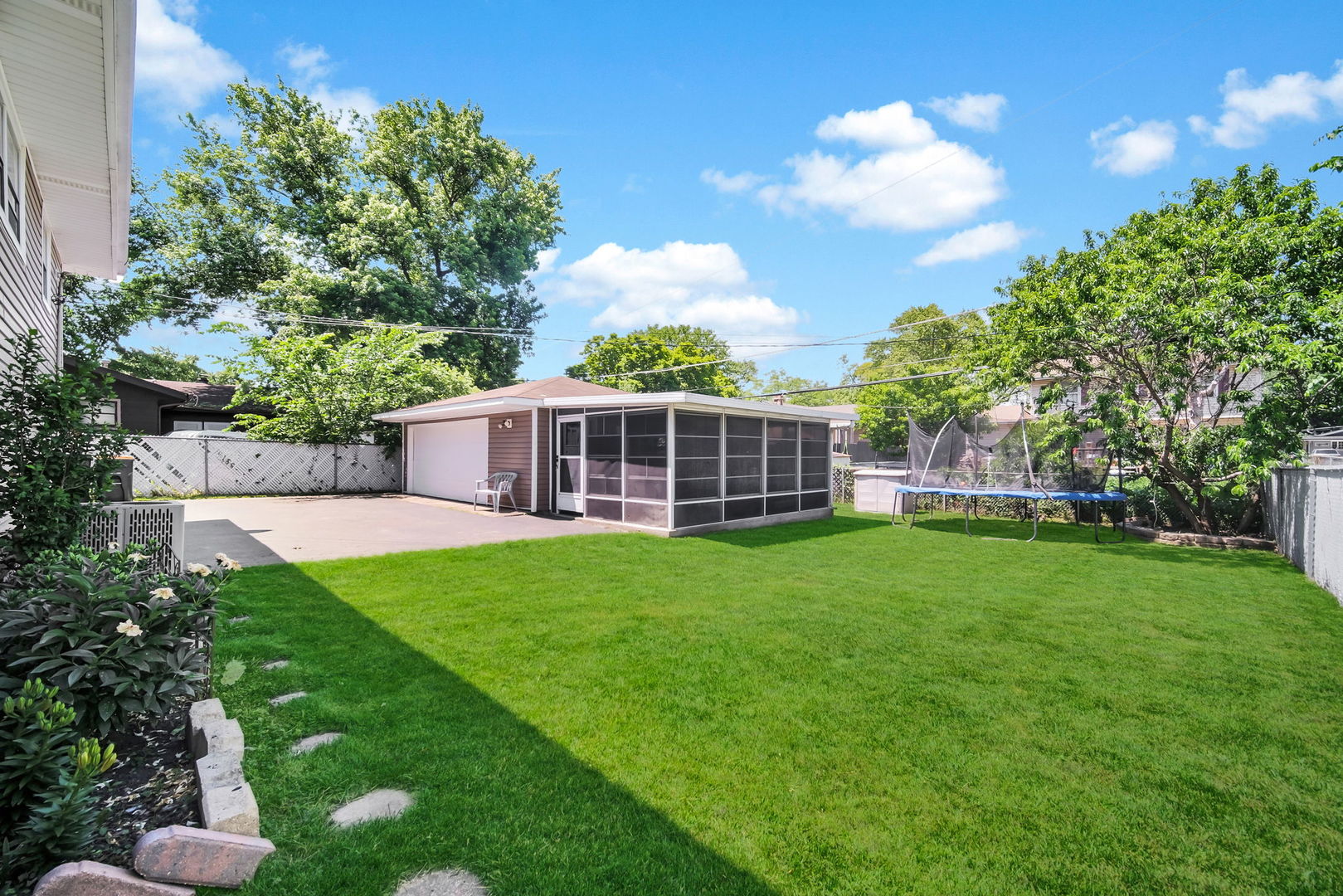 1020 Hahn Place, West Chicago, IL 60185
