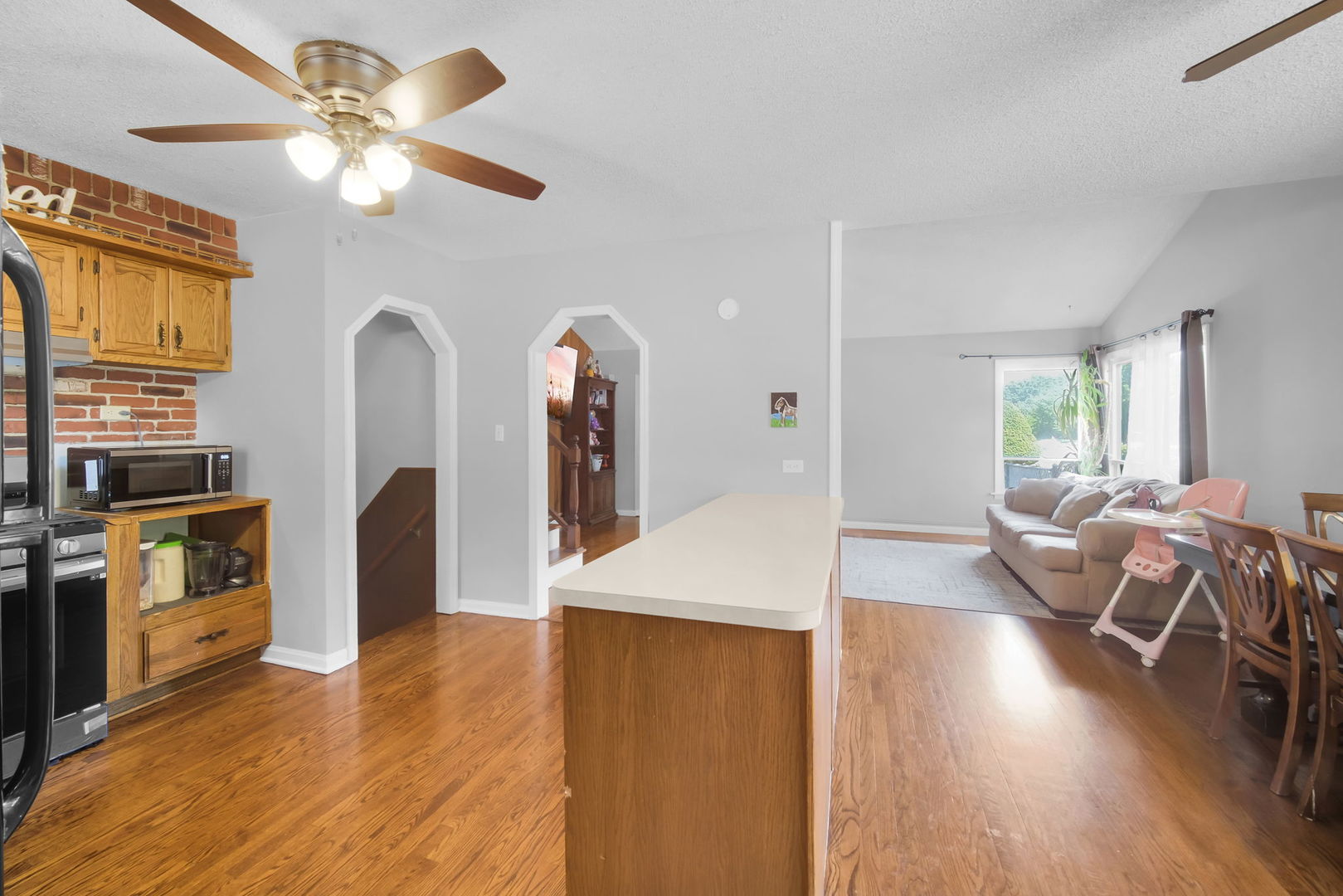 1020 Hahn Place, West Chicago, IL 60185