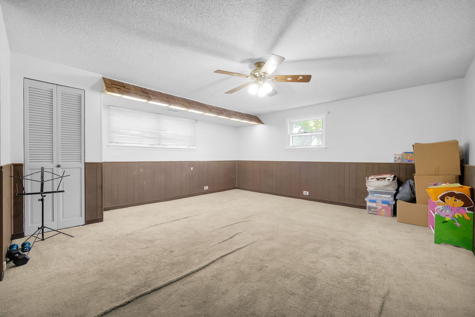 1020 Hahn Place, West Chicago, IL 60185