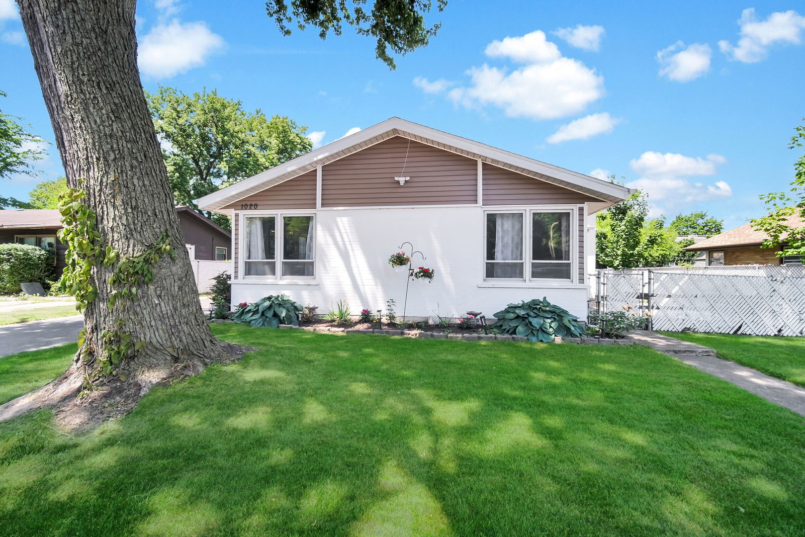 1020 Hahn Place, West Chicago, IL 60185
