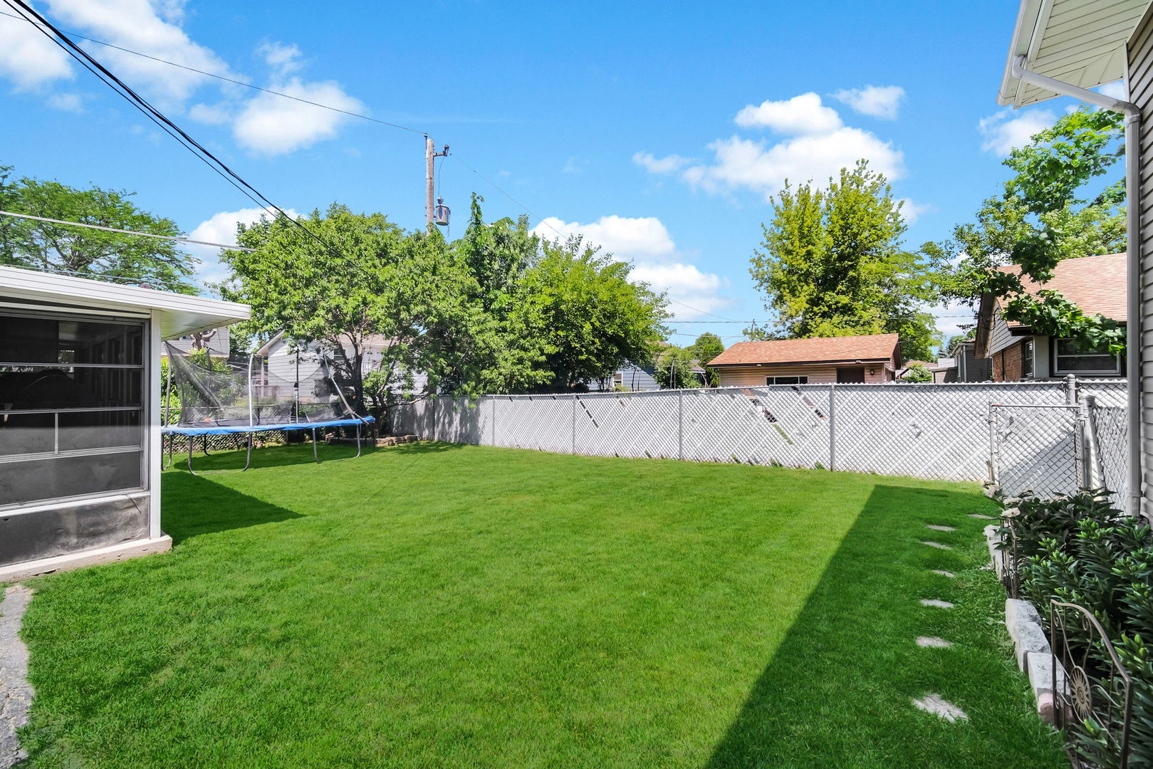 1020 Hahn Place, West Chicago, IL 60185