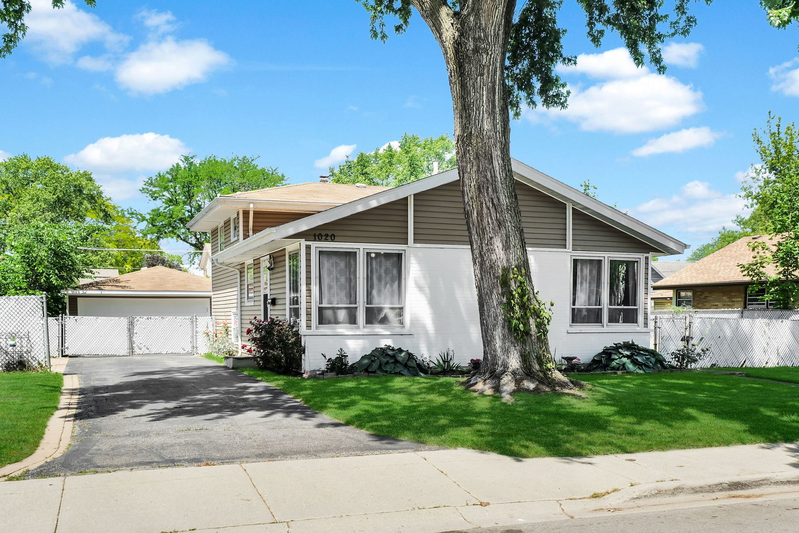 1020 Hahn Place, West Chicago, IL 60185