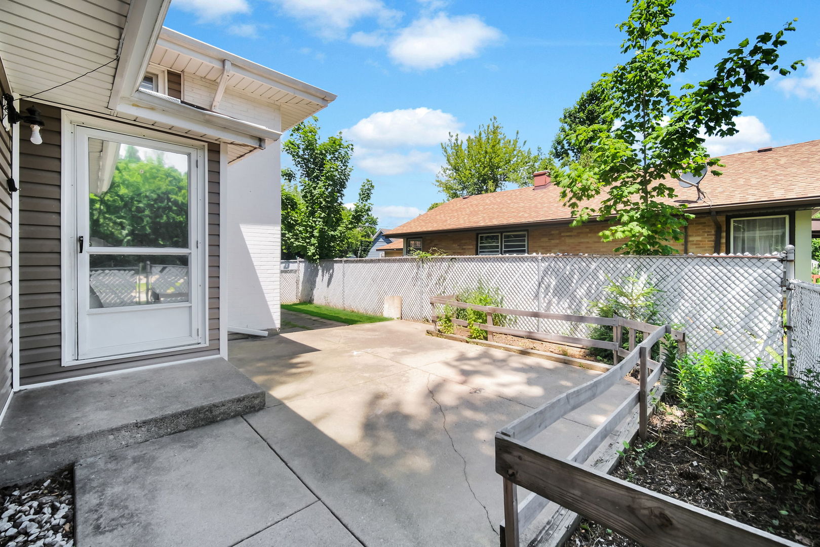 1020 Hahn Place, West Chicago, IL 60185