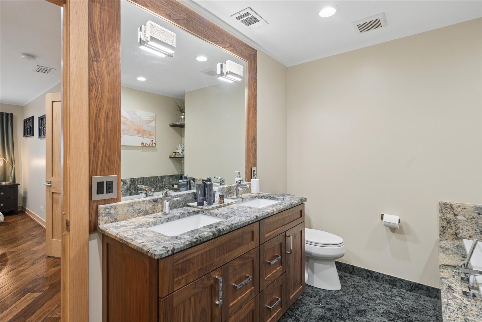 7730 BROOKHAVEN Avenue, Darien, IL 60561
