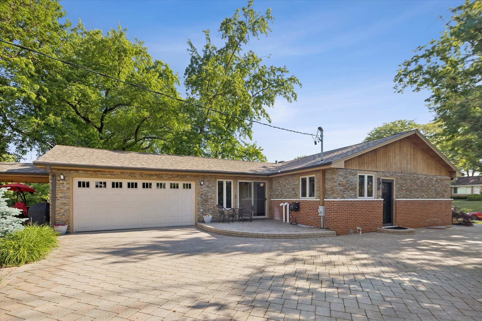 7730 BROOKHAVEN Avenue, Darien, IL 60561
