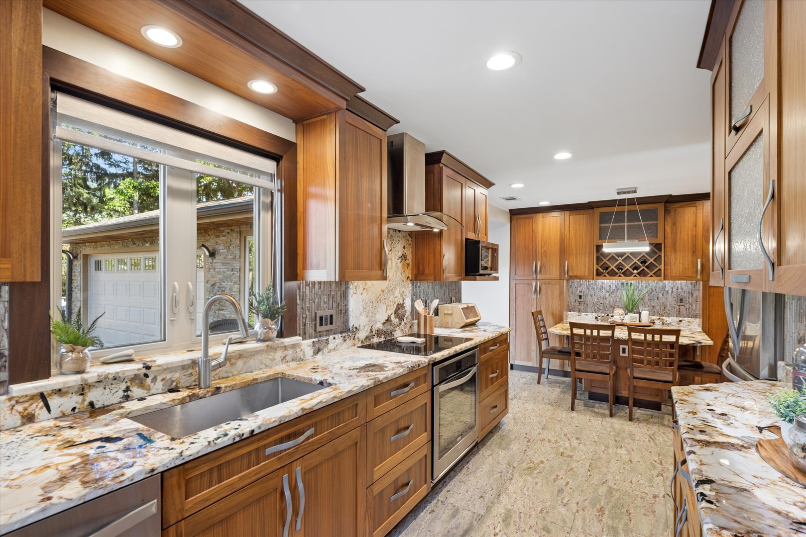 7730 BROOKHAVEN Avenue, Darien, IL 60561
