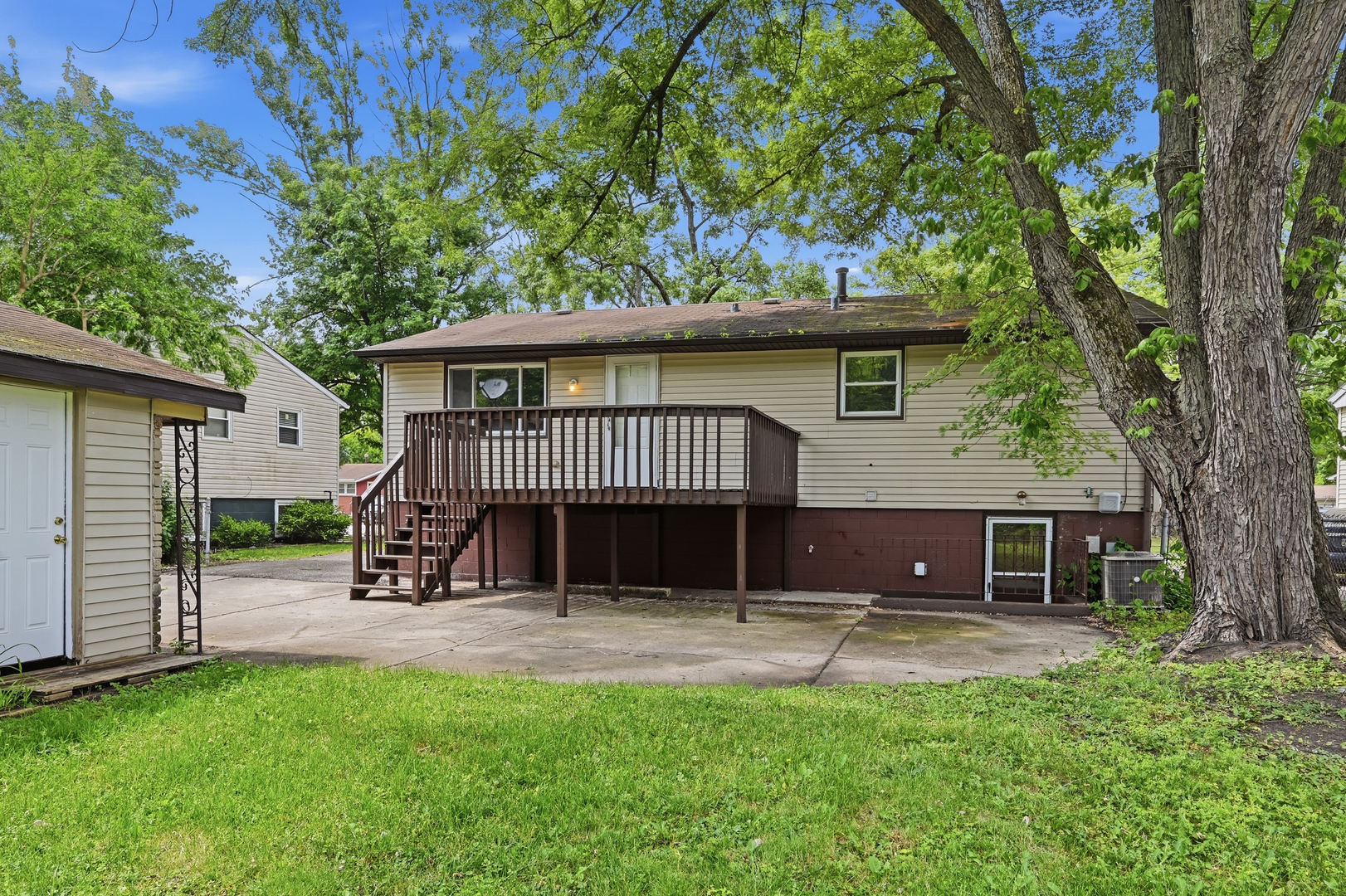 419 E Maple Drive, Glenwood, IL 60425