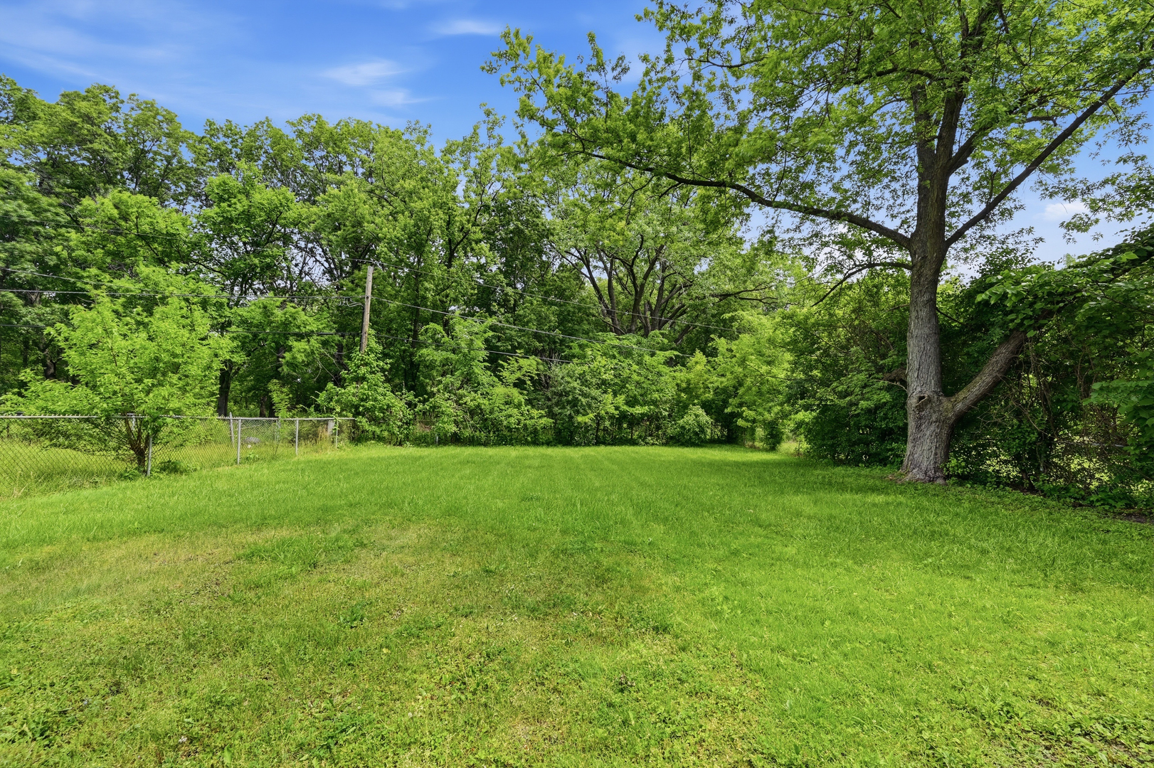 419 E Maple Drive, Glenwood, IL 60425
