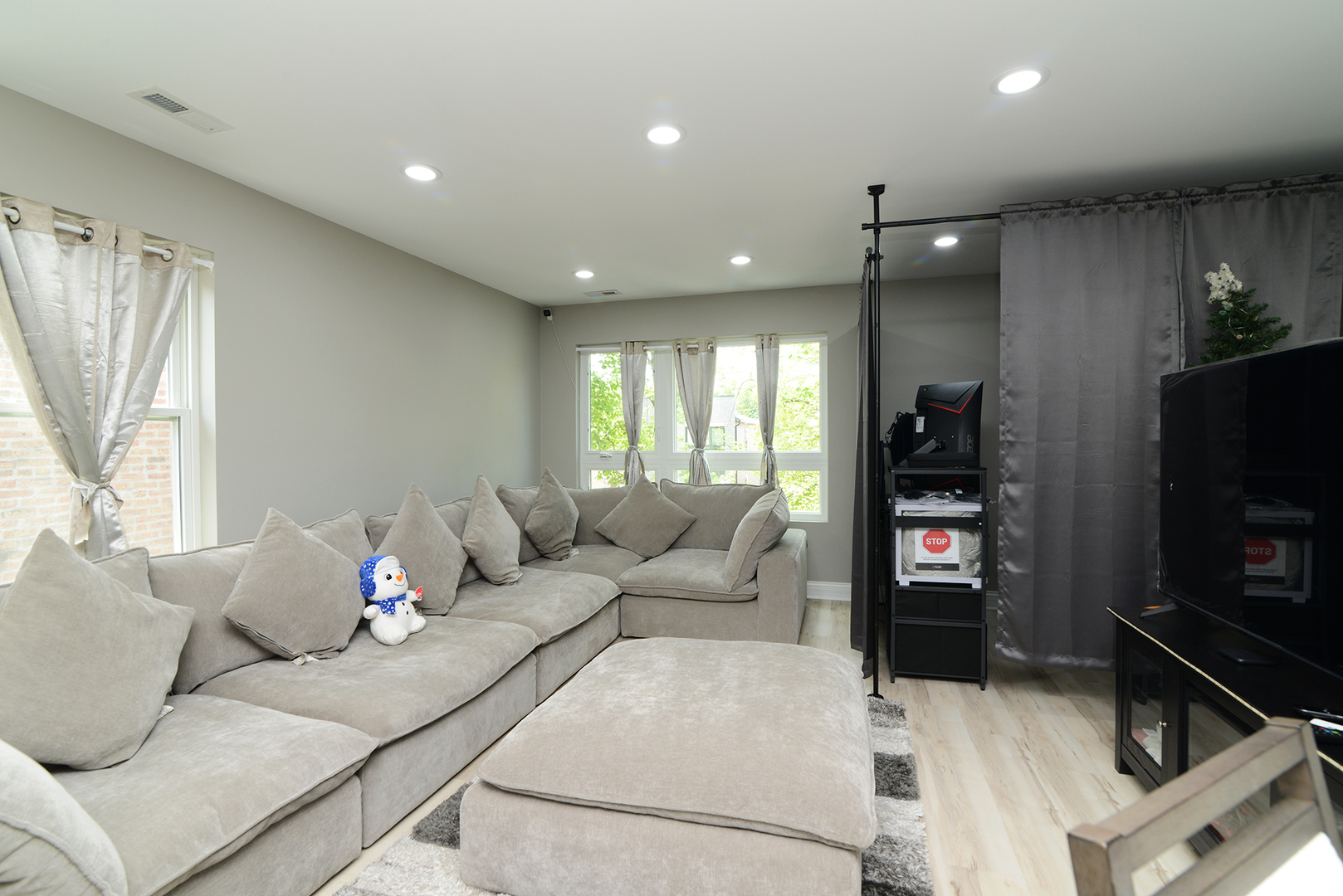1051 N Springfield Avenue, Chicago, IL 60651