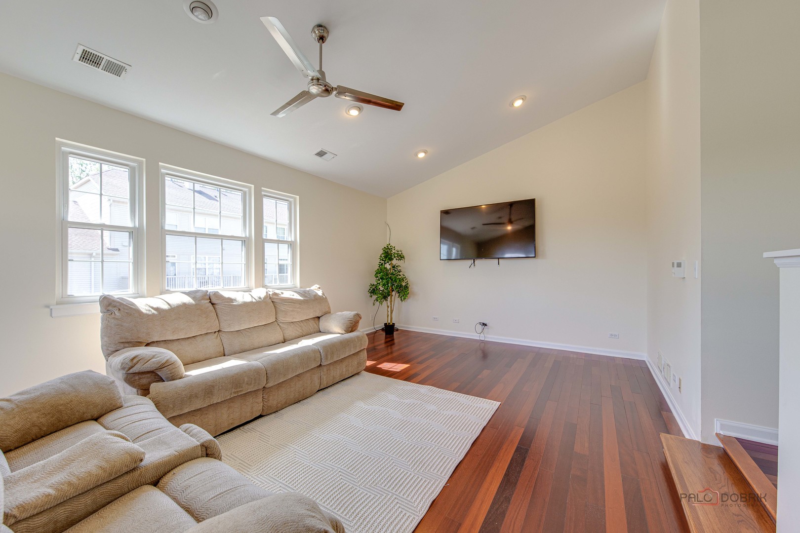 1155 georgetown Way, Vernon Hills, IL 60061
