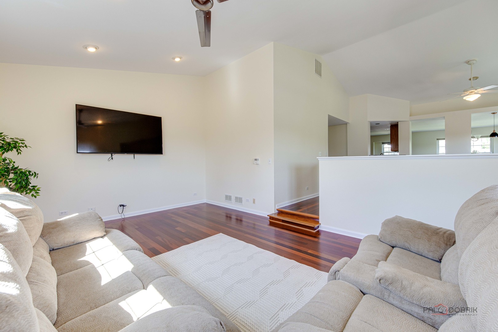 1155 georgetown Way, Vernon Hills, IL 60061