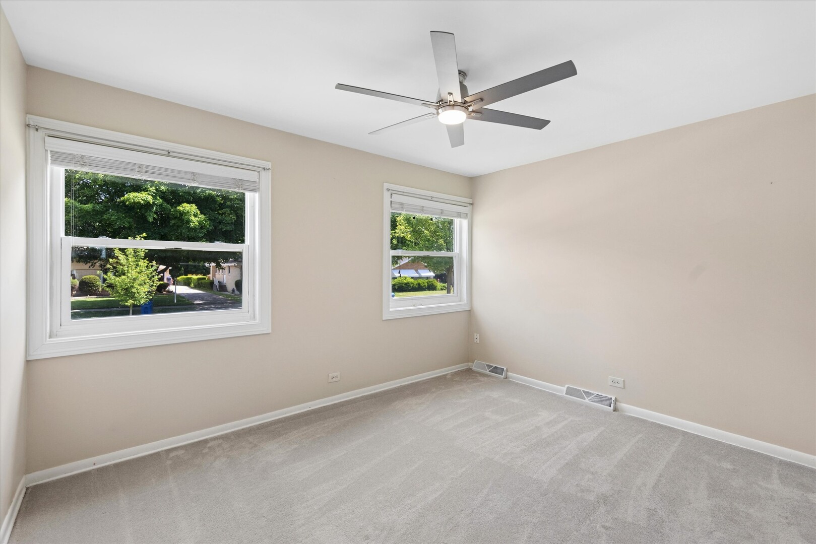 408 W Commonwealth Lane, Elmhurst, IL 60126