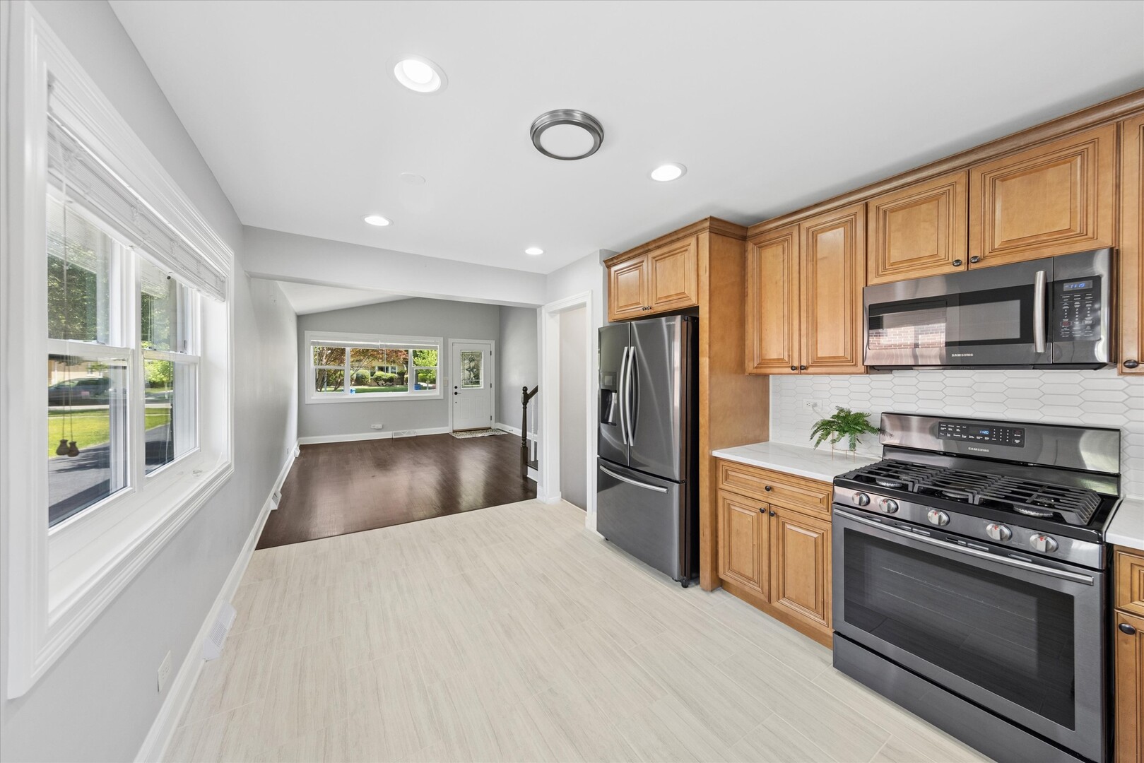 408 W Commonwealth Lane, Elmhurst, IL 60126