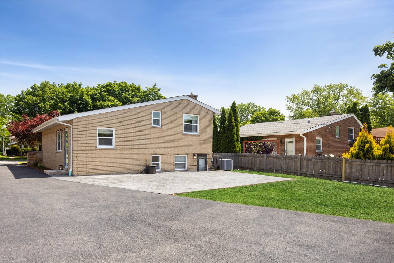 408 W Commonwealth Lane, Elmhurst, IL 60126