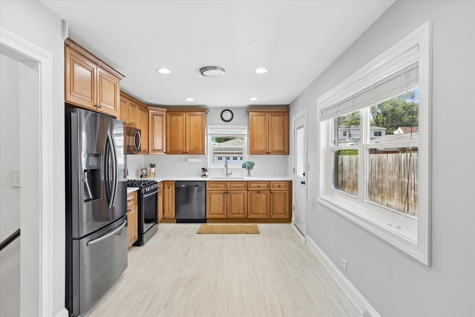 408 W Commonwealth Lane, Elmhurst, IL 60126