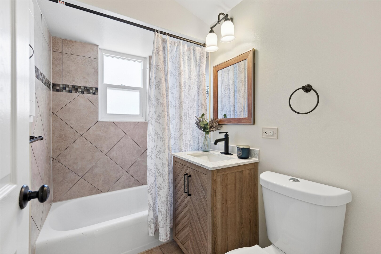 408 W Commonwealth Lane, Elmhurst, IL 60126