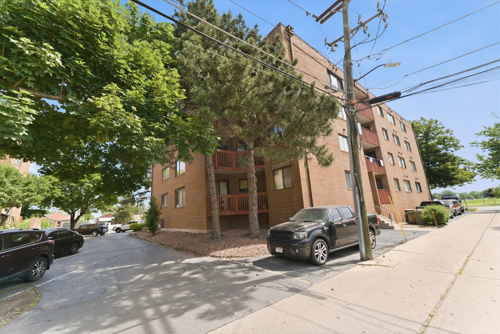 6401 Pershing Road #105, Stickney, IL 60402