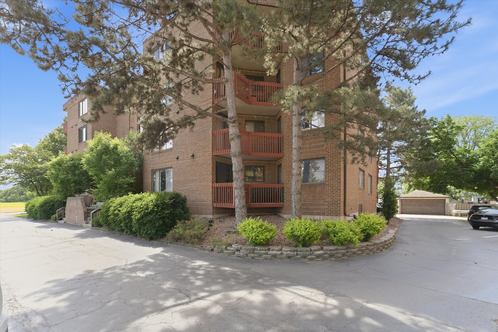6401 Pershing Road #105, Stickney, IL 60402
