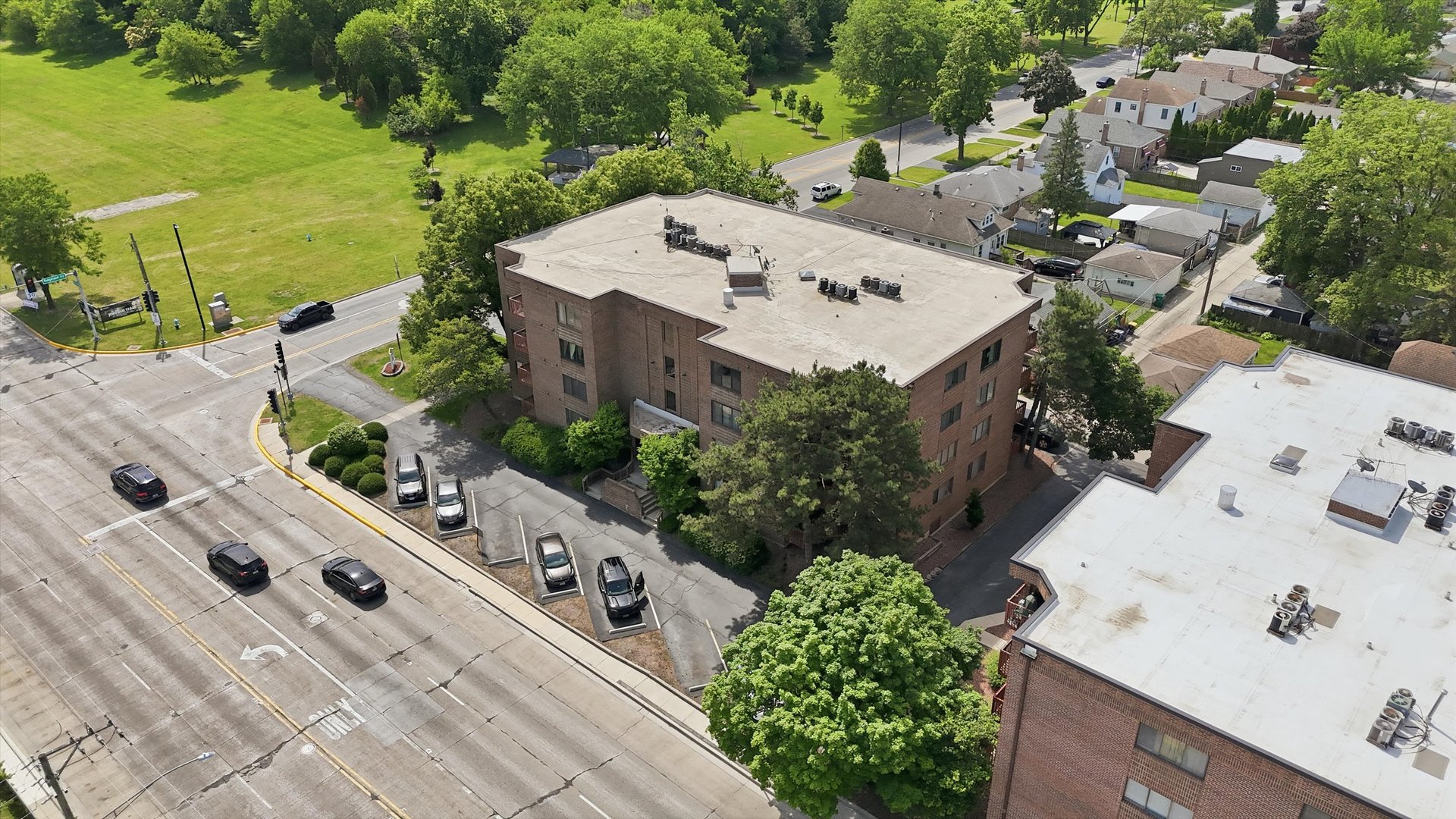 6401 Pershing Road #105, Stickney, IL 60402