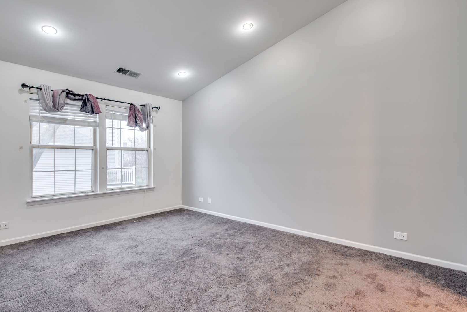 1829 QUAKER HOLLOW Lane #1829, Streamwood, IL 60107