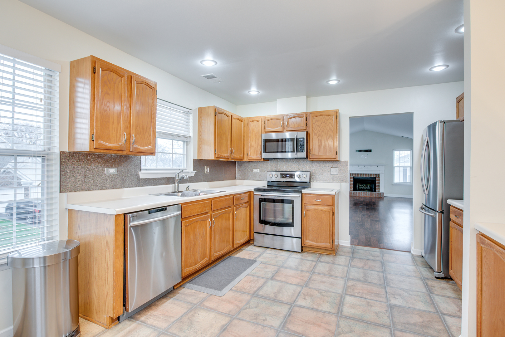 1829 QUAKER HOLLOW Lane #1829, Streamwood, IL 60107