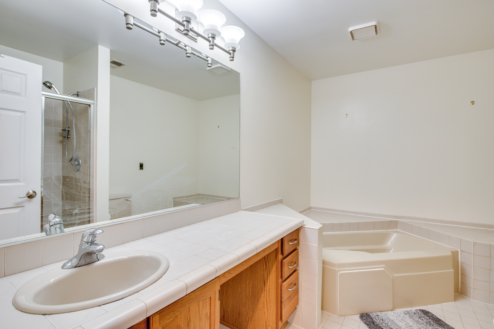1829 QUAKER HOLLOW Lane #1829, Streamwood, IL 60107