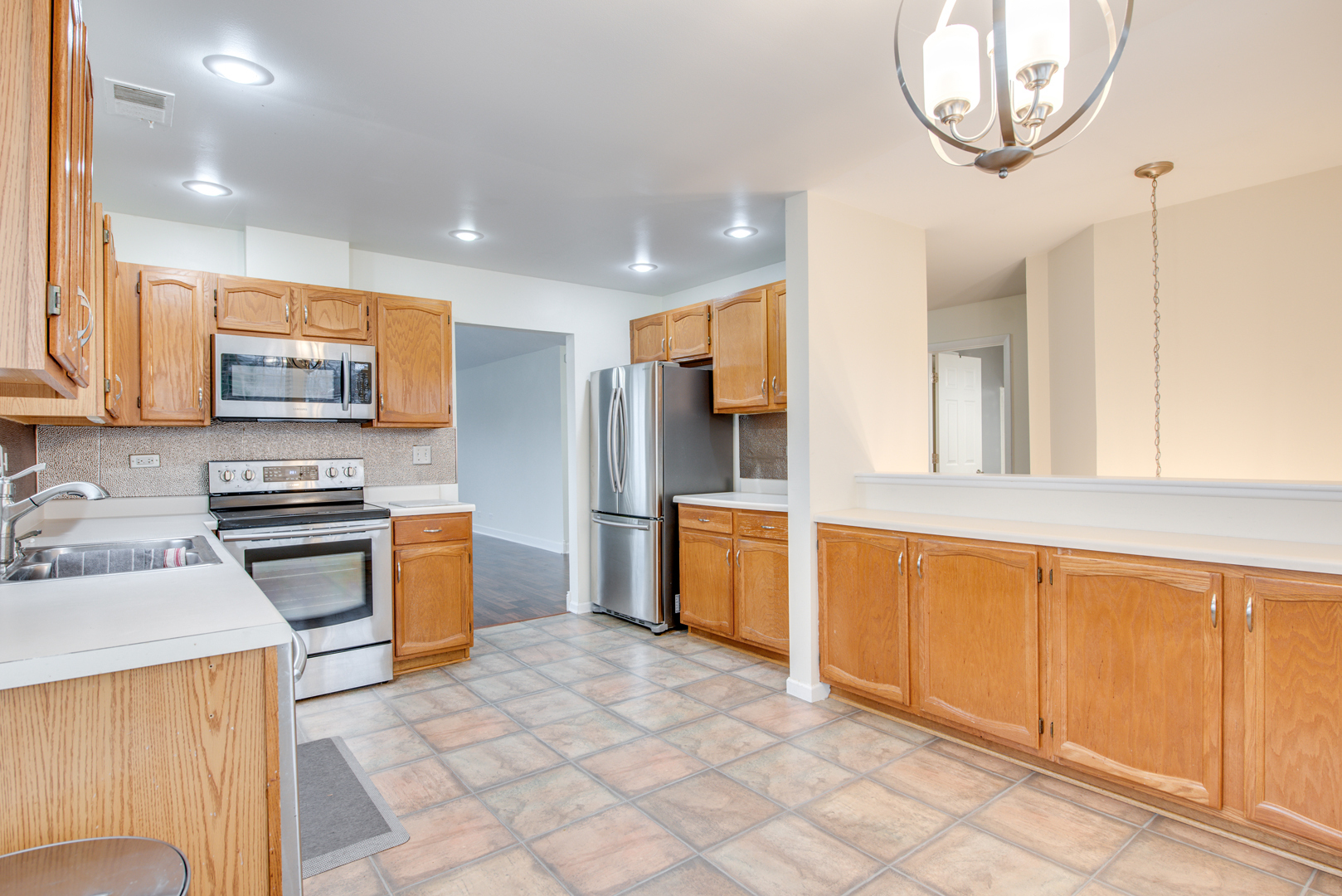 1829 QUAKER HOLLOW Lane #1829, Streamwood, IL 60107