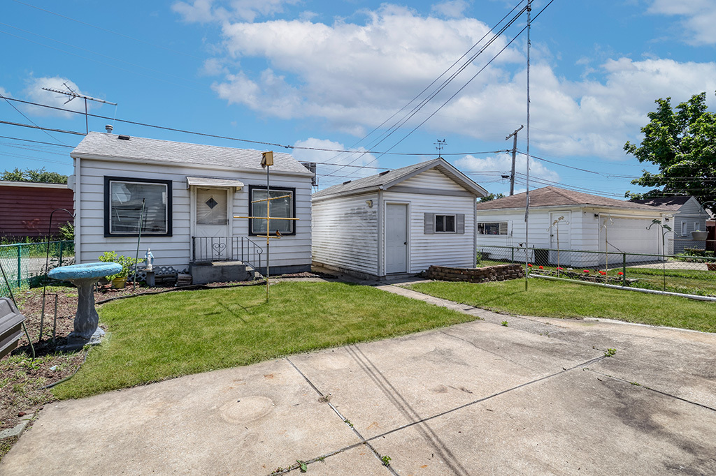 609 Greenbay Avenue, Calumet City, IL 60409