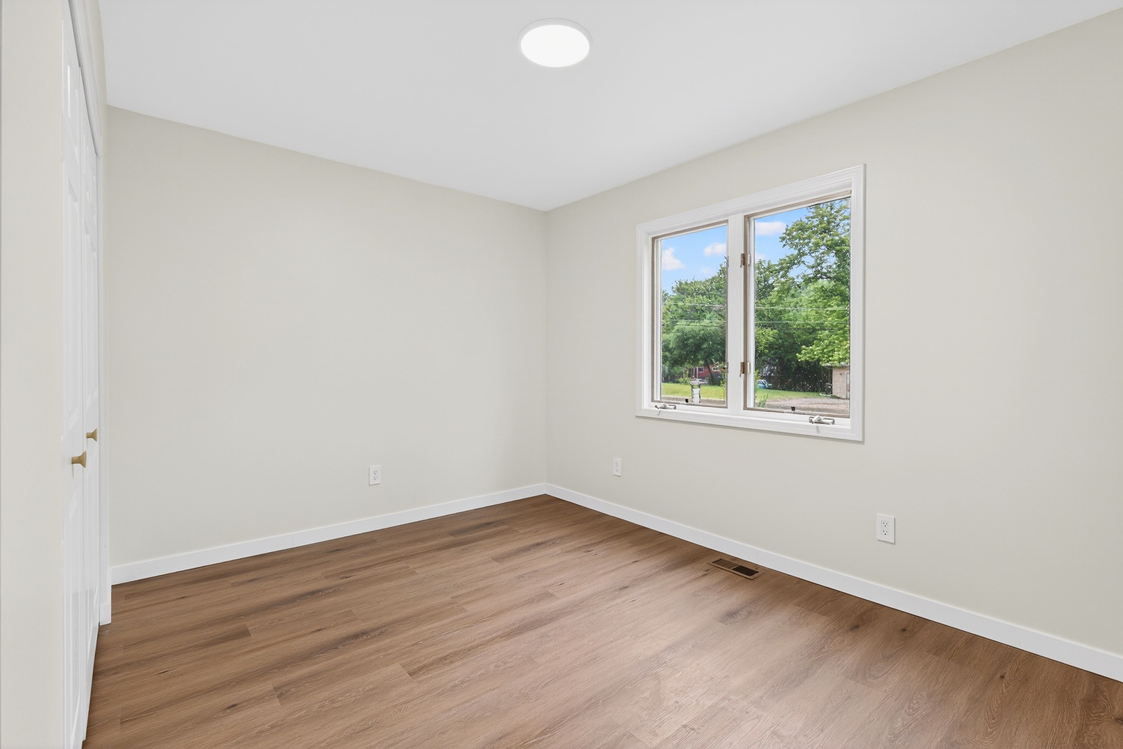 33 Valewood Road, West Chicago, IL 60185