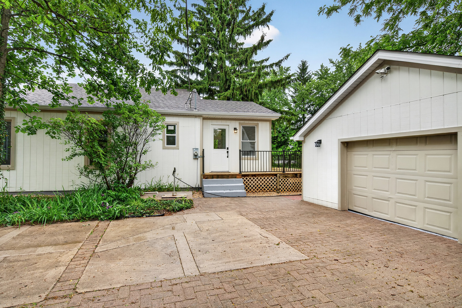 33 Valewood Road, West Chicago, IL 60185