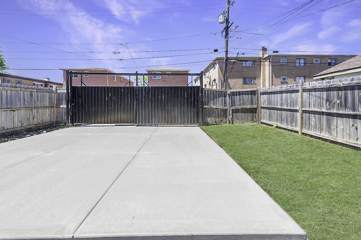 12616 S Lincoln Street, Calumet Park, IL 60827