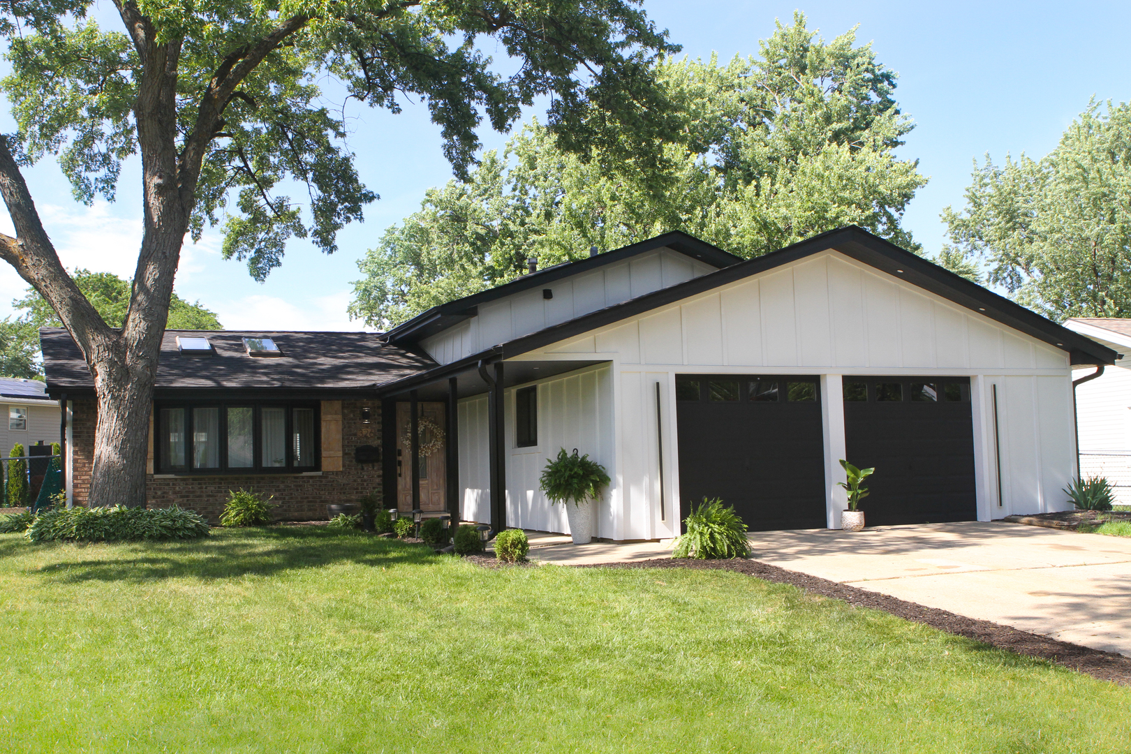 326 MILAN Court, Schaumburg, IL 60193