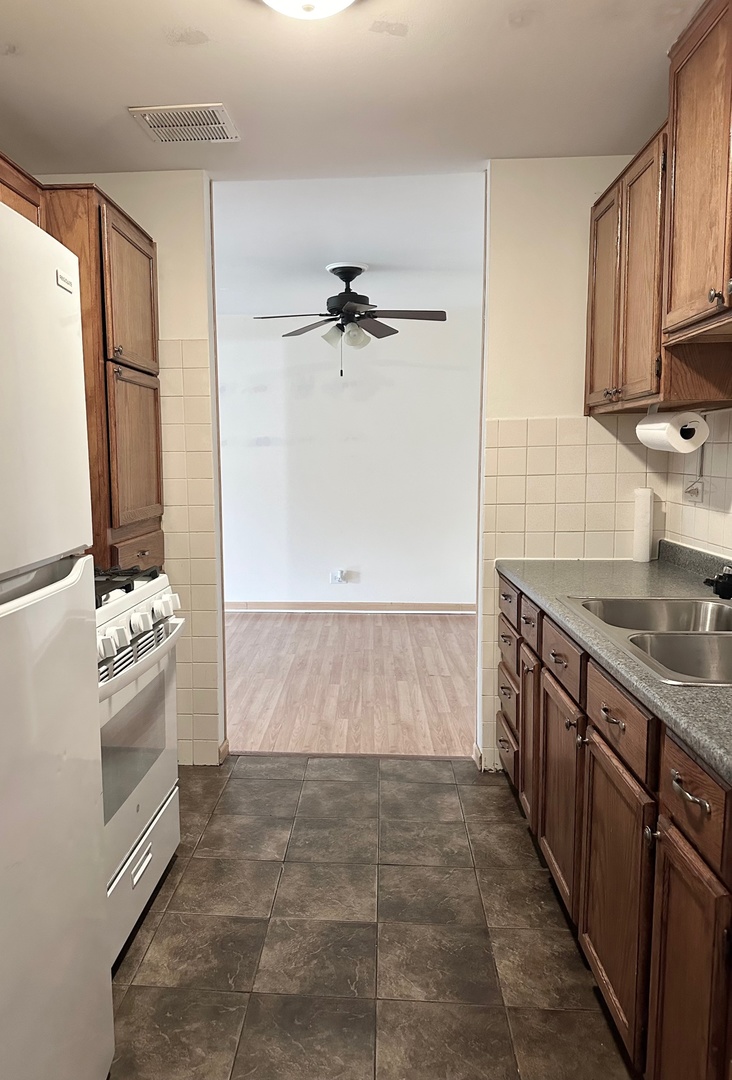 6A Kingery Quarter Road #203, Willowbrook, IL 60527