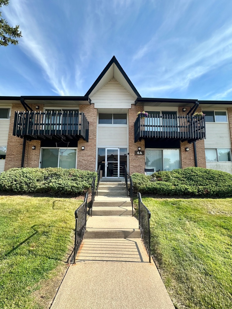 6A Kingery Quarter Road #203, Willowbrook, IL 60527