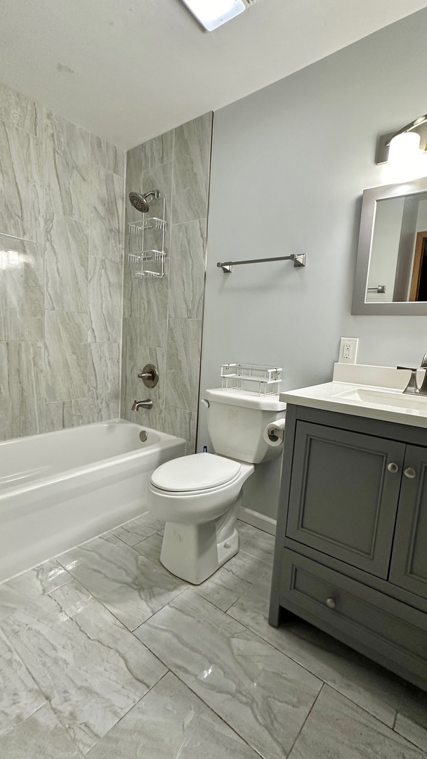 6A Kingery Quarter Road #203, Willowbrook, IL 60527