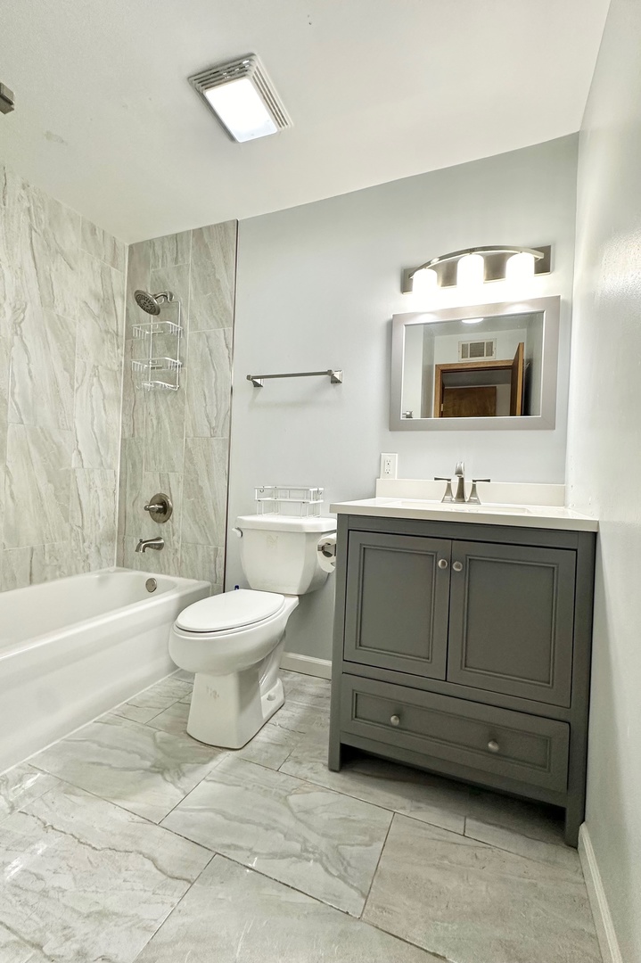 6A Kingery Quarter Road #203, Willowbrook, IL 60527