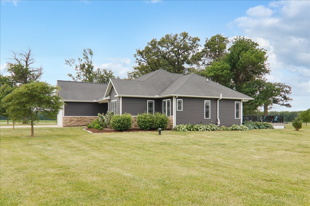 17055 N 1112 East Road, Pontiac, IL 61764