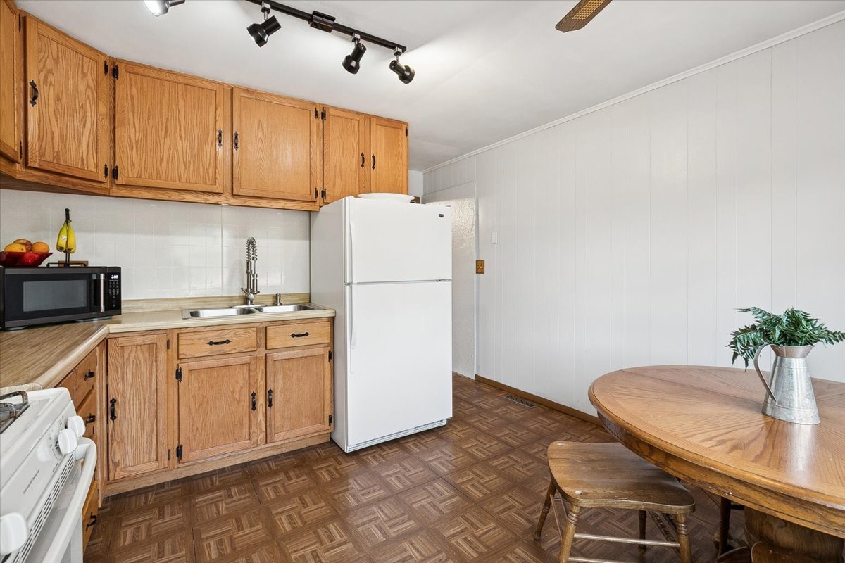 1518 Ridgeway Street, Round Lake Beach, IL 60073