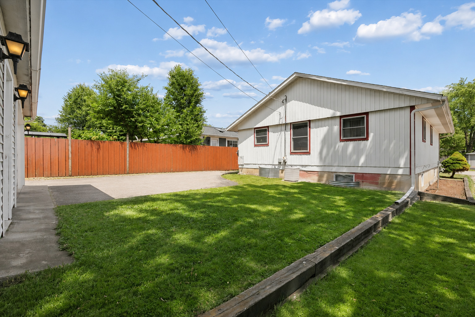 1518 Ridgeway Street, Round Lake Beach, IL 60073