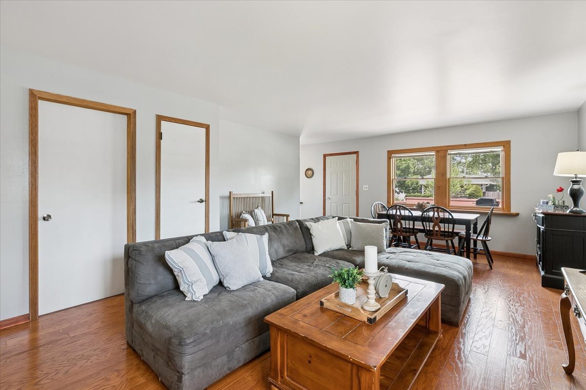 1518 Ridgeway Street, Round Lake Beach, IL 60073