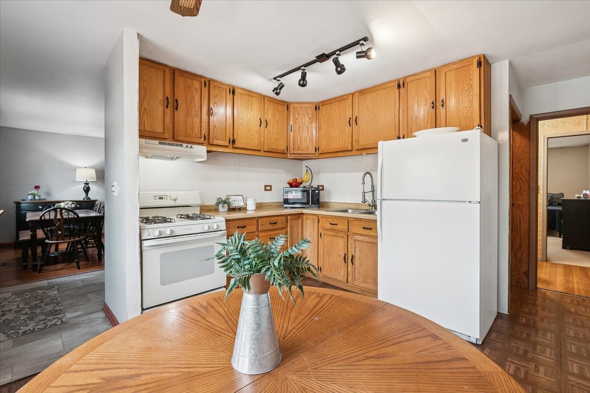 1518 Ridgeway Street, Round Lake Beach, IL 60073